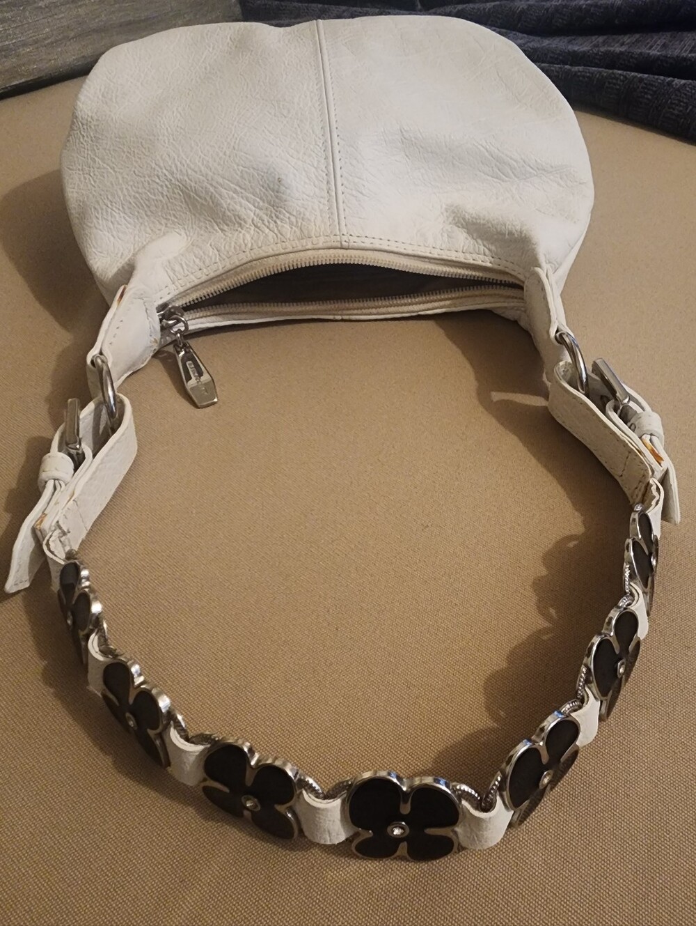 Berge White Leather Shoulder Bag with Floral Chain Strap, Made In Italy
